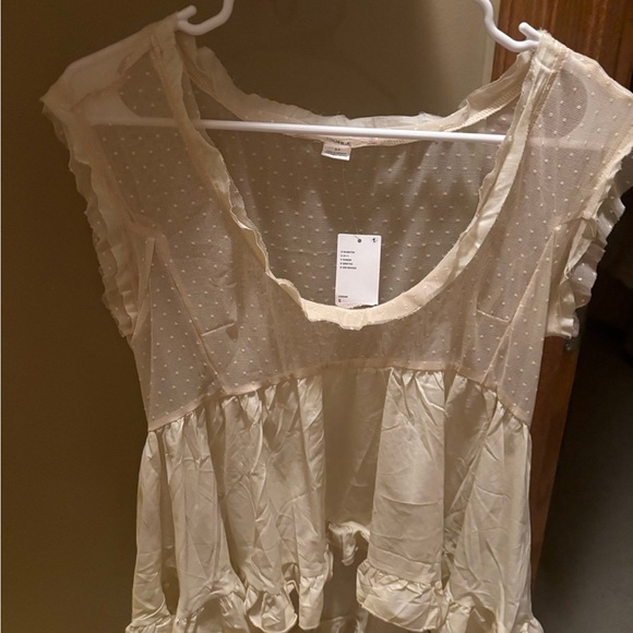 Cream Ruffled Blouse - Picture 5 of 5